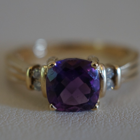 Jewelry - 14KY Gold Genuine Amethyst & Diamond Ring